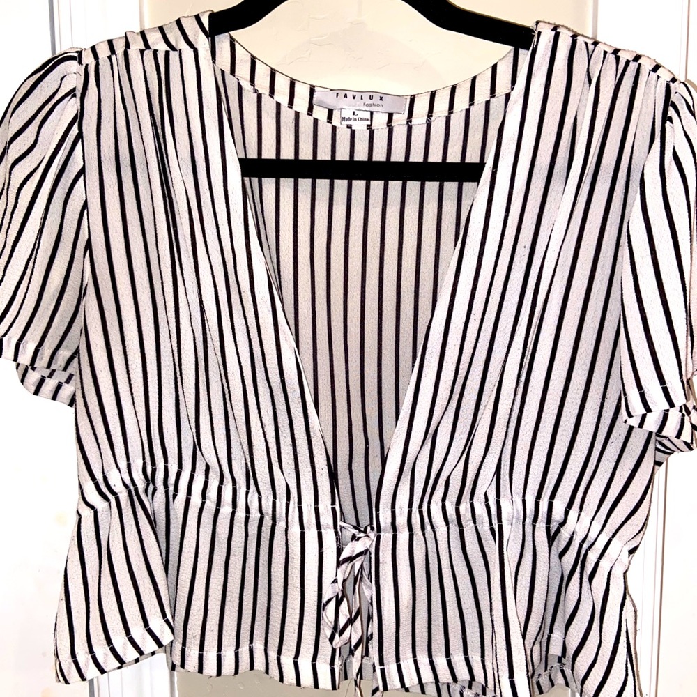 BLACK & WHITE STRIPED TIE FRONT TOP